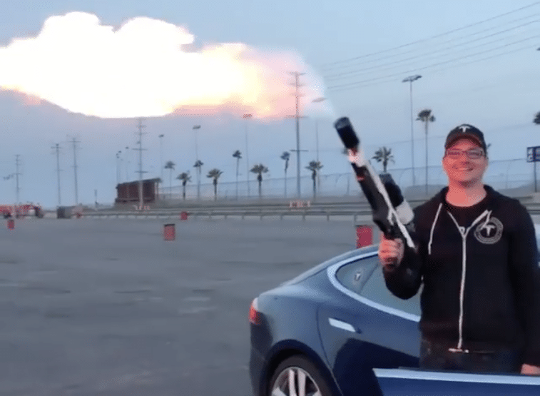 lance flamme Elon Musk