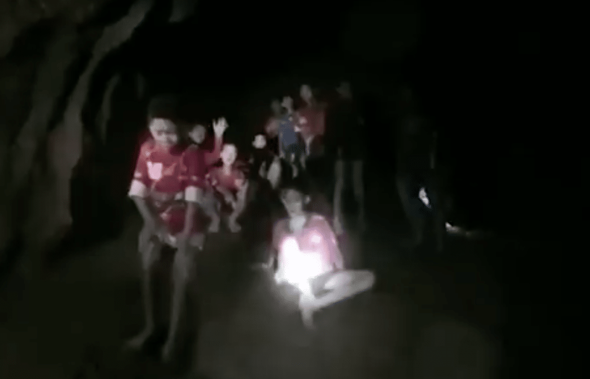 équipe foot Thailande sauvetage