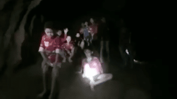 équipe foot Thailande sauvetage