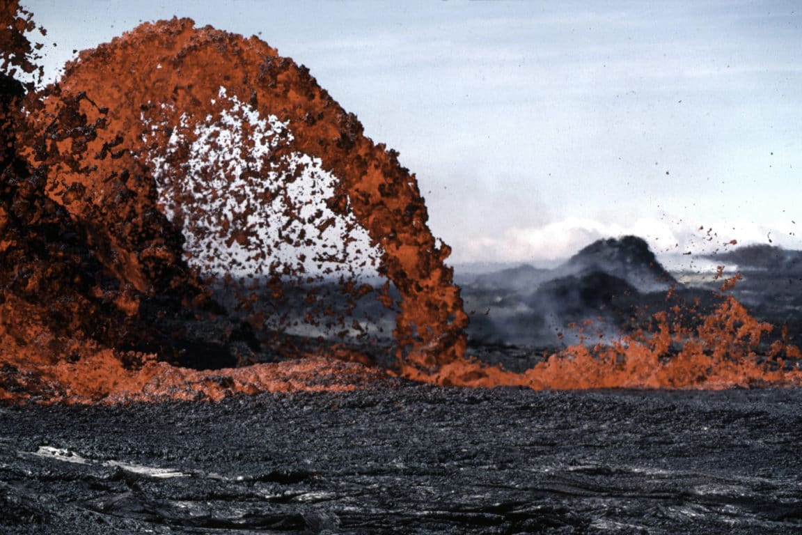 volcan lave magma
