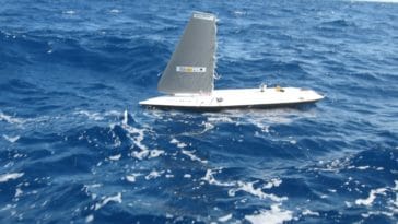 SB met voilier robot