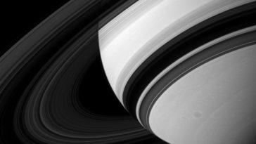Saturne anneaux matières organiques cassini
