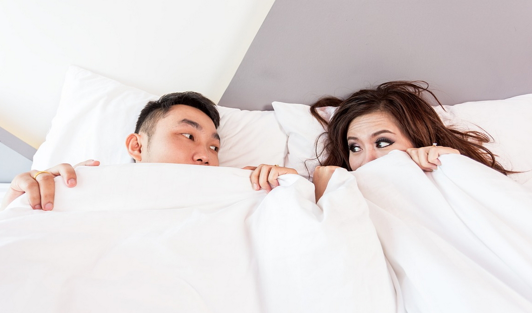 sexe lit ex partenaires