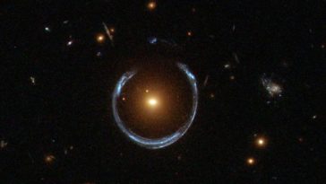 Hubble Einstein galaxie