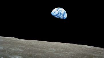 NASA Apollo 8 earthrise 1968
