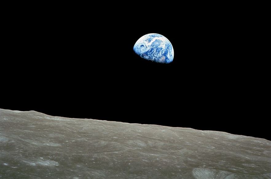 NASA Apollo 8 earthrise 1968