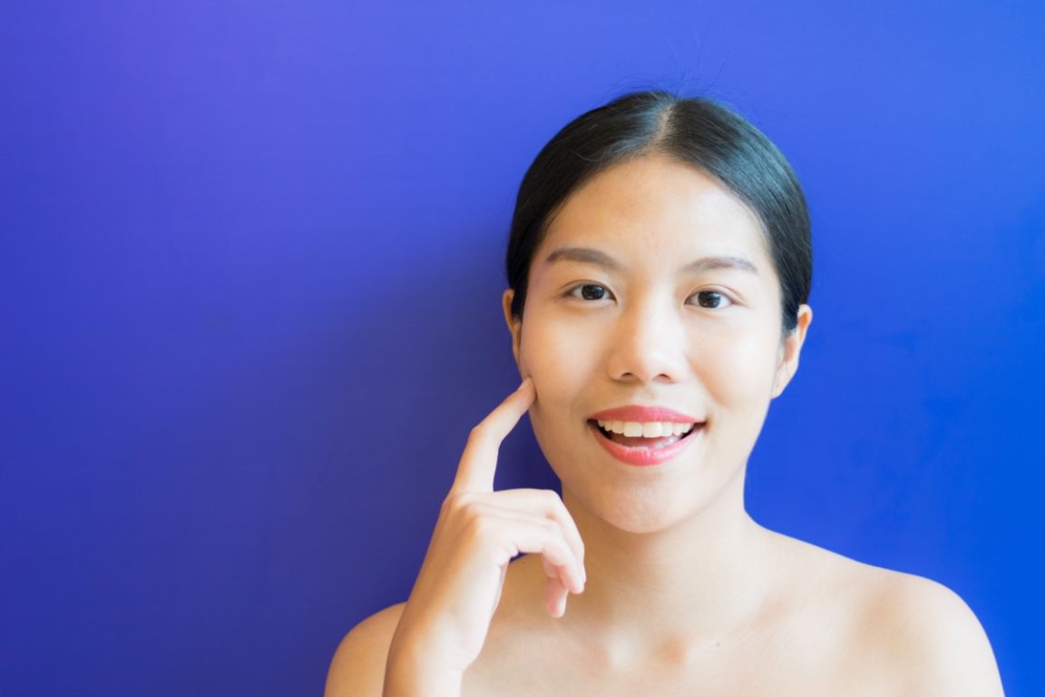 sourire rire femme joues