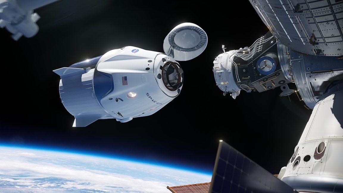 spaceX Crew Dragon navette