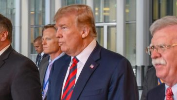 Mike_Pompeo_and_Donald_Trump_w