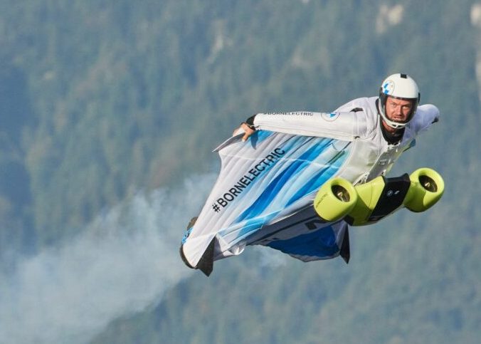 BMW wingsuit electrique