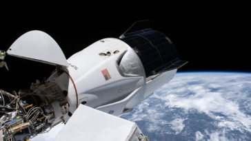 iss spacex crew dragon