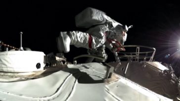 chine astronautes station eva