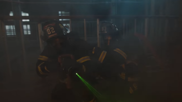 navy pompier lance laser incendie