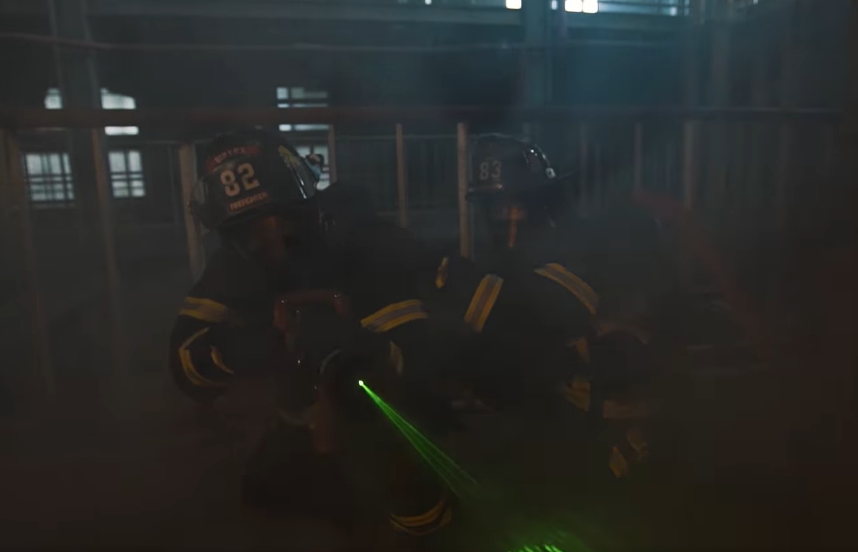 navy pompier lance laser incendie