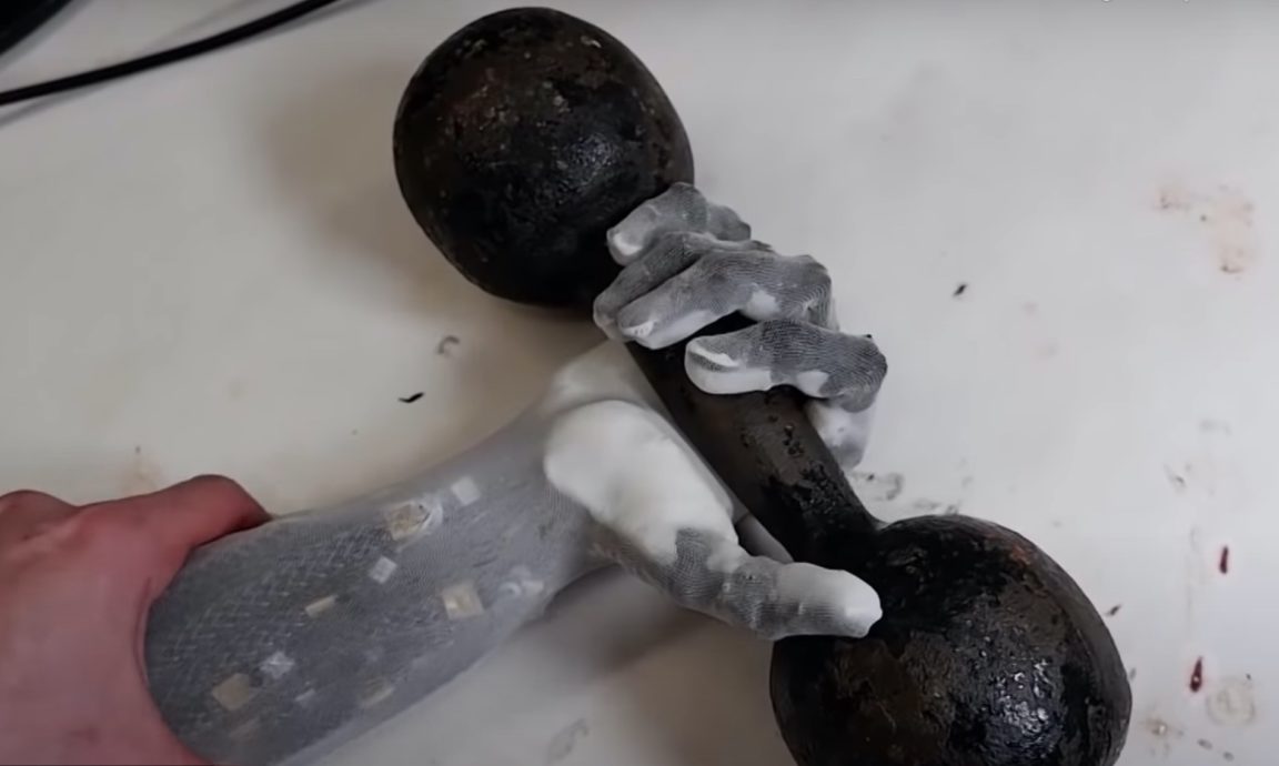 bras androïde muscles