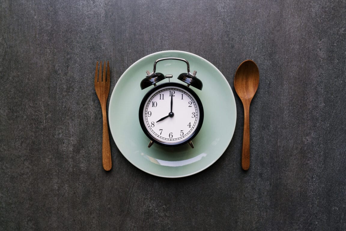 dîner repas heure jeûne intermittent foie nettoyer