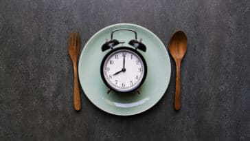 dîner repas heure jeûne intermittent foie nettoyer