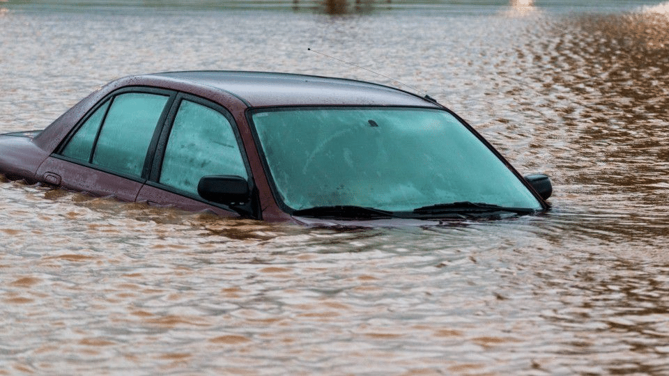 comment s'échapper d'une voiture qui coule