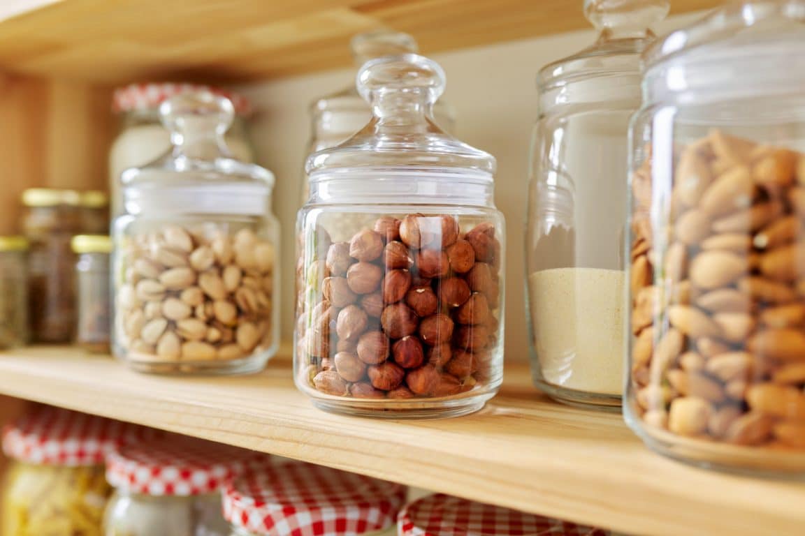 fruits secs noisettes amandes placard bocaux