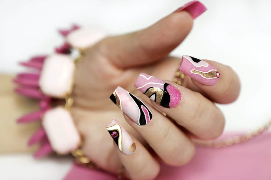 nail art stylisme ongulaire