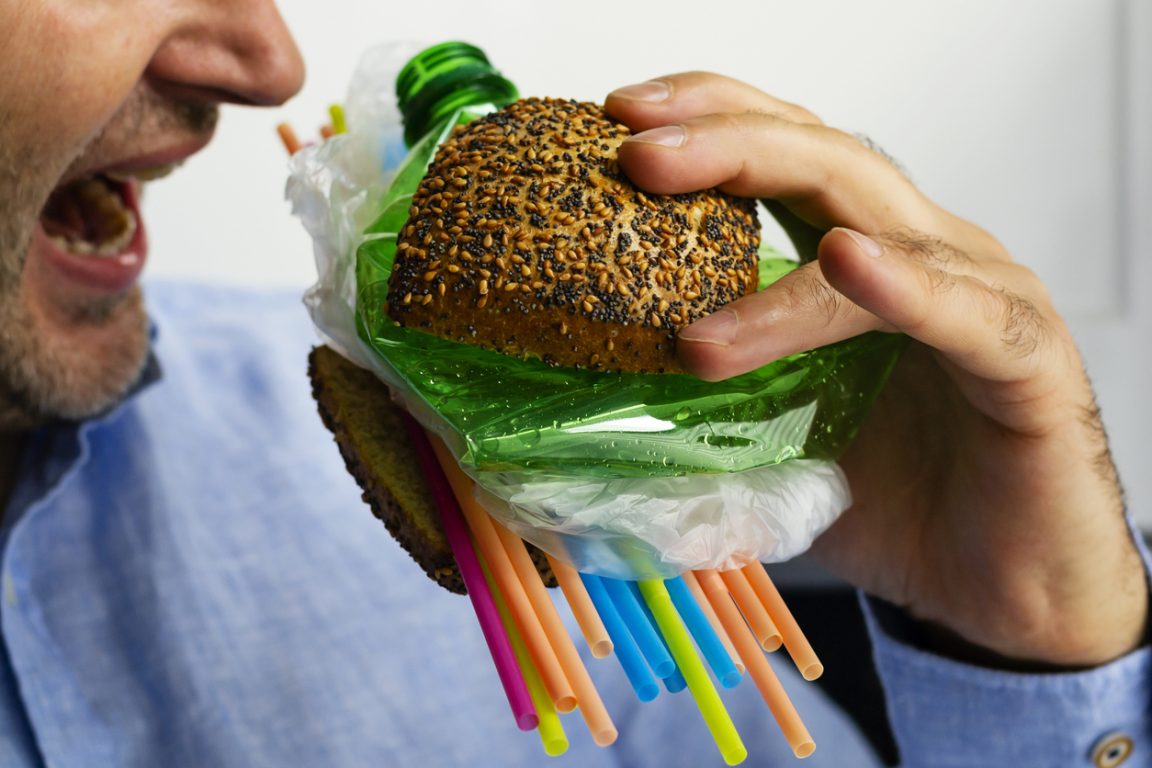 Minuscules particules de plastique (microplastiques) dans la nourriture pollution microplastique Pollution plastique dans les aliments