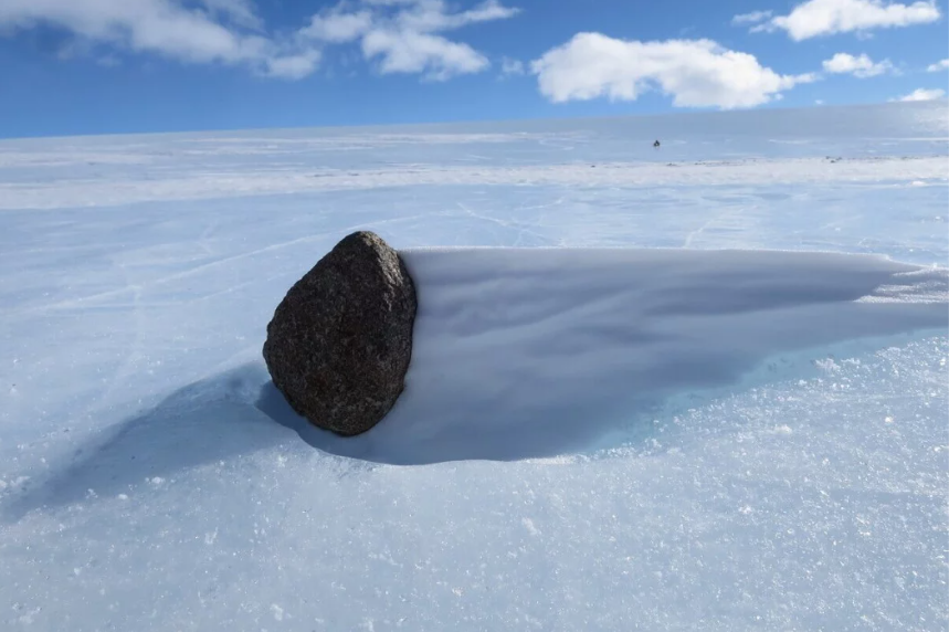 météorite antarctique glace bleue