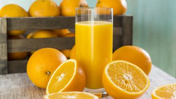 verre jus oranges pressées fruits frais