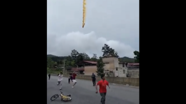 fusée chine débris