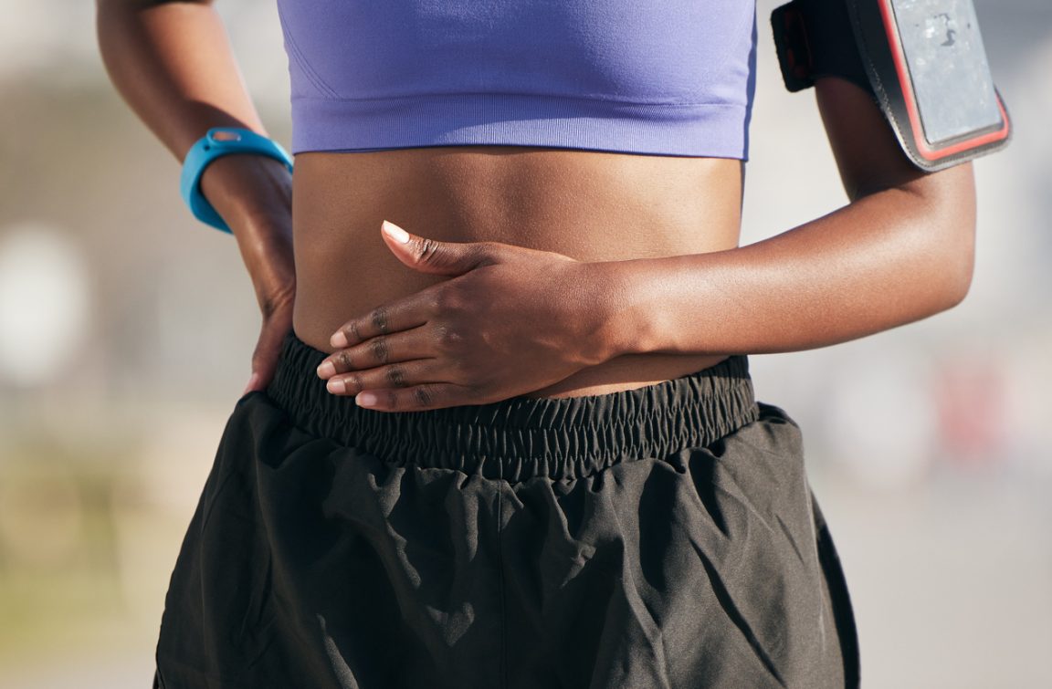 femme sportive et douleur règles crampes blessure sport point de côté