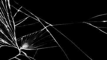 écran smartphone brisé