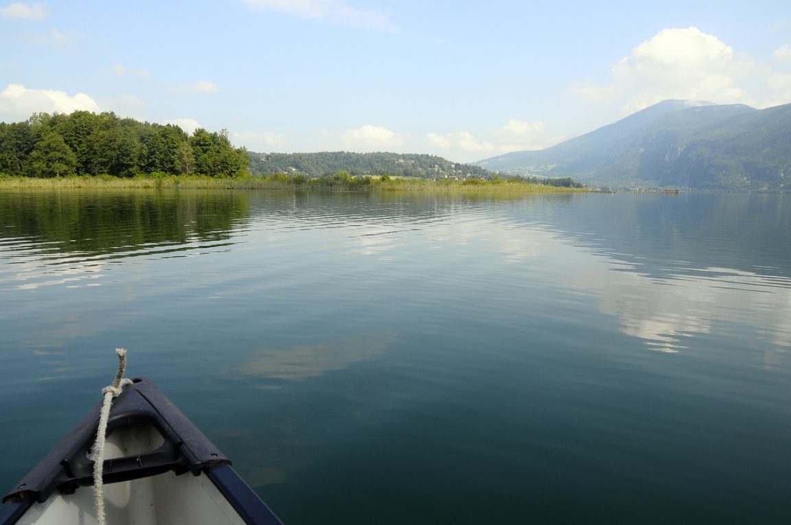Canoe lac Aiguebelette France