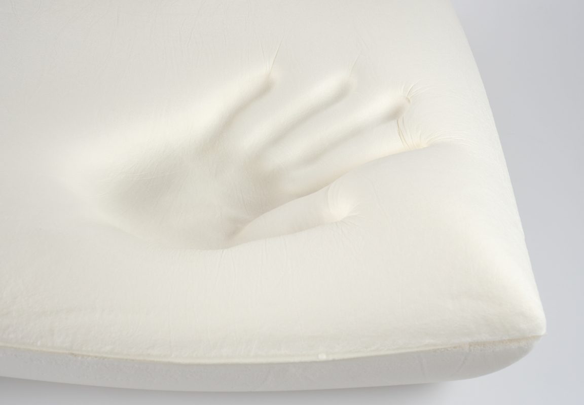 oreiller mémoire de forme forme main