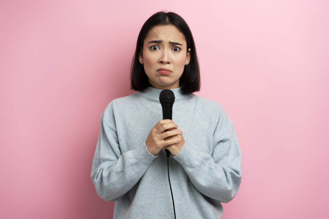 chanter au micro karaoké chant