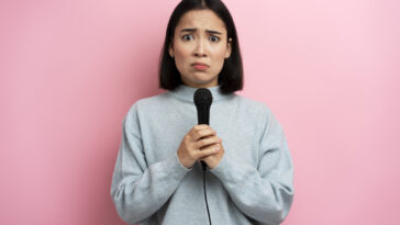 chanter au micro karaoké chant