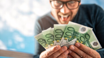 richesse billets beaucoup d'argent fait le bonheur