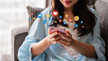 smartphone réseaux sociaux