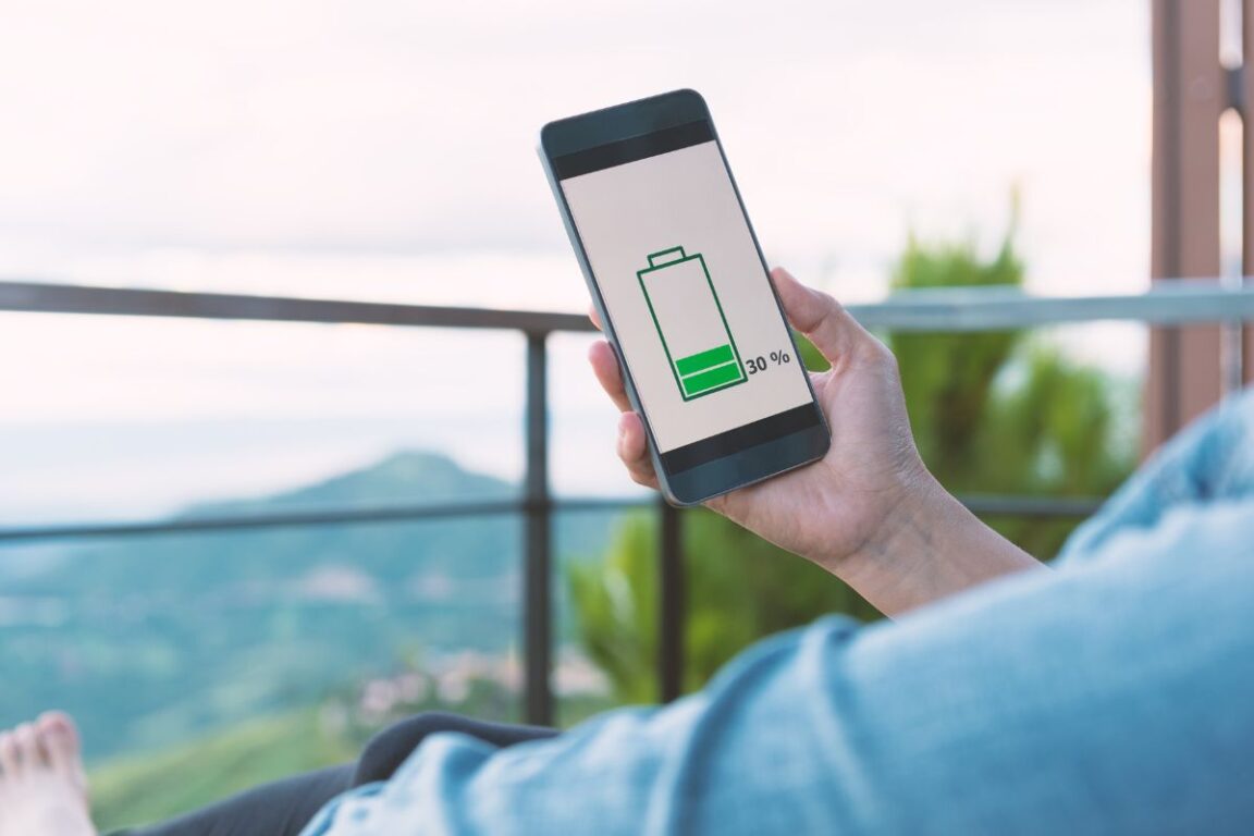 Le Royaume-Uni va écraser les panneaux photovoltaïques avec une technologie qui alimente votre portable sans jamais le recharger