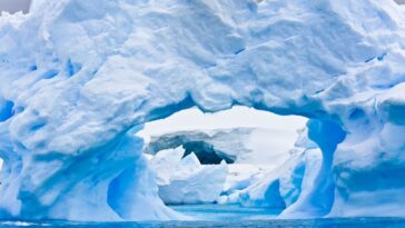 Trou géant dans la banquise de l'Antarctique