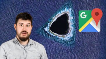 Un homme surpris devant une image satellite d'un trou mystérieux sur Google Maps