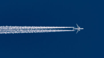 traînées de condensation avion