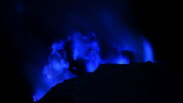 lave bleue volcan