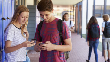 adolescents smartphone