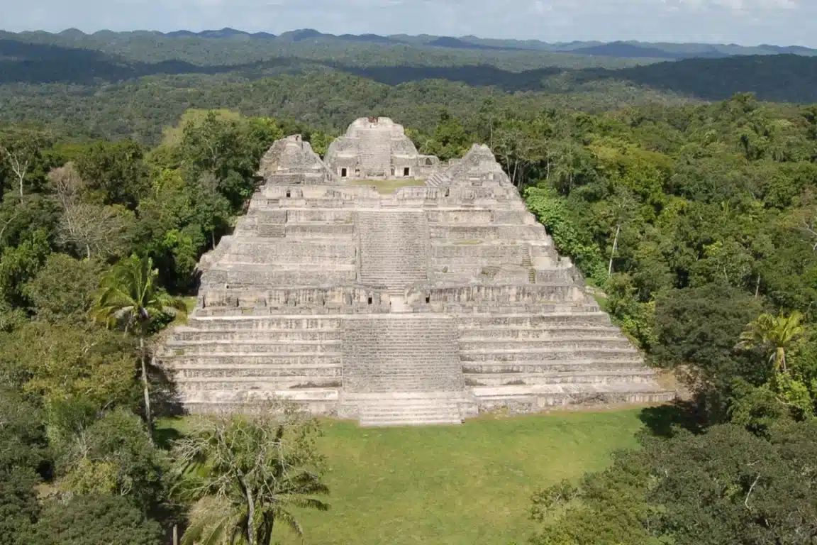 tombeau maya