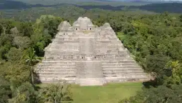 tombeau maya