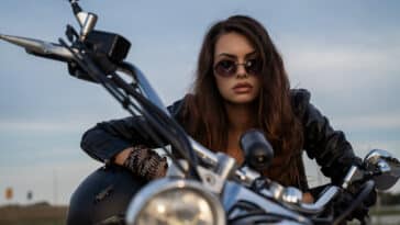 femme lunettes de soleil